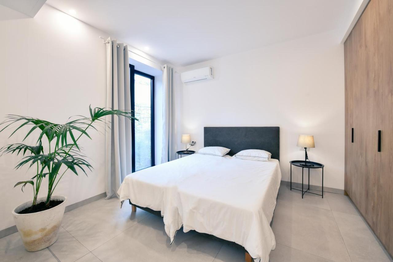 Collective Urban Villa In 티라나 외부 사진